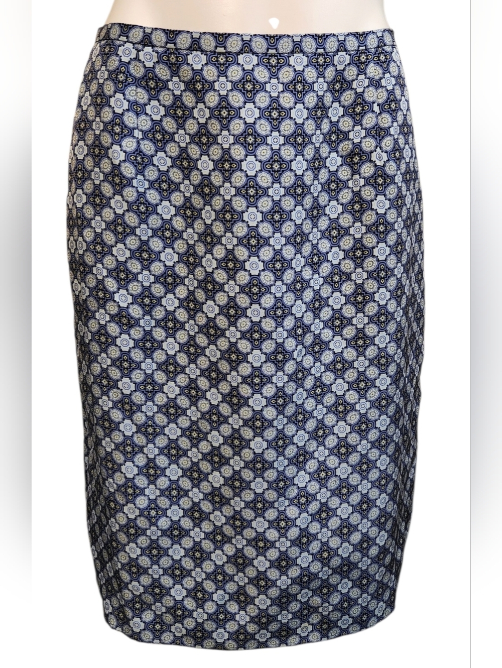 Ann Taylor Pencil Skirt Silk with Subtle Blue Cream Pattern‎ 8